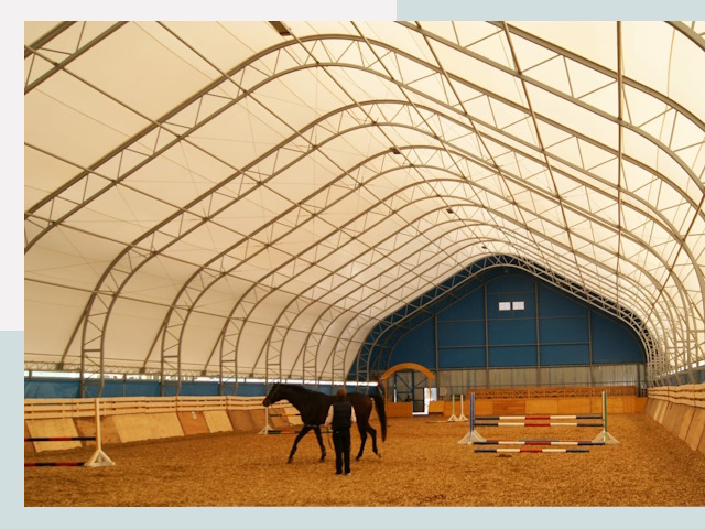 Строительство конных манежей в Мысках