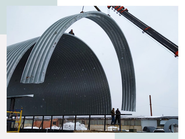 Полукруглые ангары в Мысках